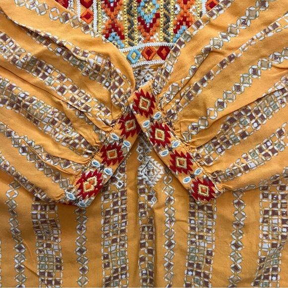 Savanna Jane Boutique Notched Neckline Floral Embroidery A Line Shirt, Size M - Picture 6 of 12